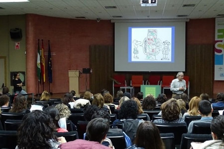 La profesora de la EASP Inmaculada García Romera y el profesor de la misma institución Joan Carles March en la primera sesión (EASP) 