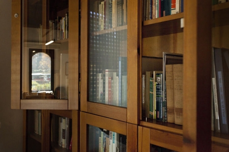 Detalle de la biblioteca personal de Francisco Ayala, custodiada en la sede de la Fundación (FUNDACIÓN FRANCISCO AYALA)