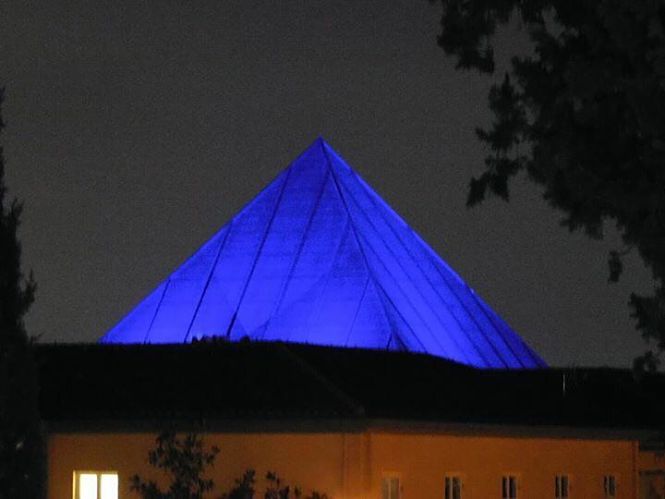 Pirámide de la EASP completamente encendida (EASP)