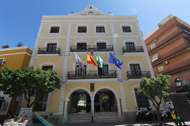 Fachada del Ayuntamiento de Almuñécar (AYTO. ALMUÑÉCAR) 