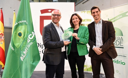 Entrega de la bandera verde al Ayuntamiento de Almuñécar (J. GROSSO / DIPGRA) Entrega de la bandera verde al Ayuntamiento de Almuñécar (J. GROSSO / DIPGRA)