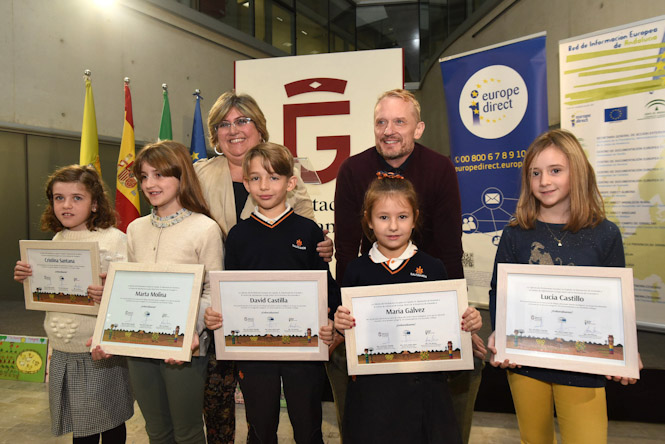 Entrega de diplomas a los escolares (R. MARTÍNEZ /DIPGRA) 