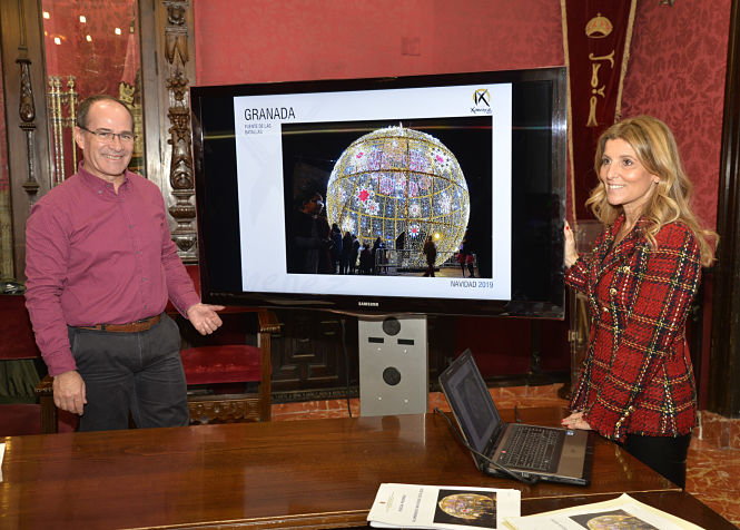 Presentación de la esfera navideña (JAVIER ALGARRA)