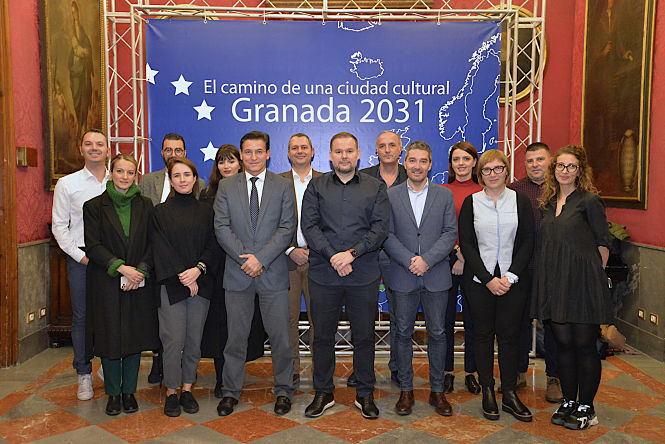 Visita de la Delegación albanesa al ayuntamiento de Granada (JAVIER ALGARRA) 