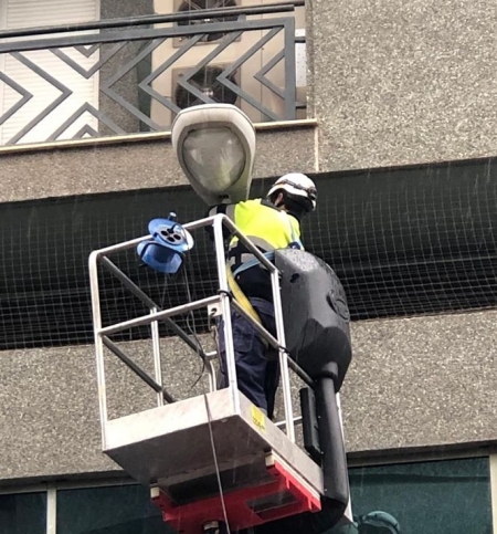 Sustitución de una de las farolas (AYTO. GRANADA)