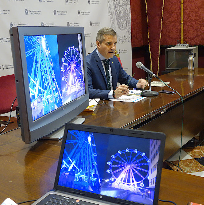 César Díaz ha presentado las actividades navideñas en la capital (JAVIER ALGARRA)