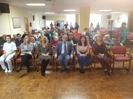 El Delegado de Igualdad, Antonio Jesús Castillo ha acudido a la residencia de mayores de Armilla (JUNTA)