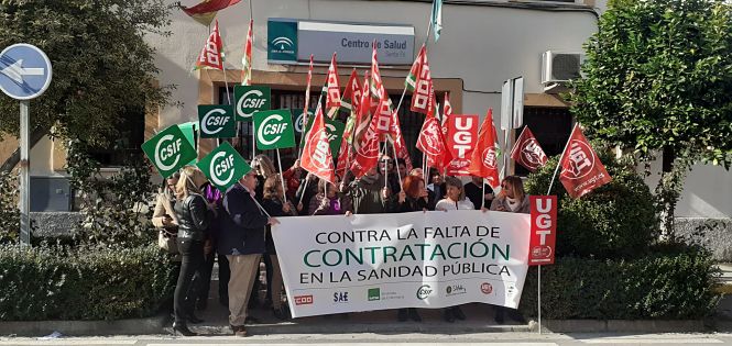 Concentración sindical en el Centro de Salud de Santa Fe (CCOO)