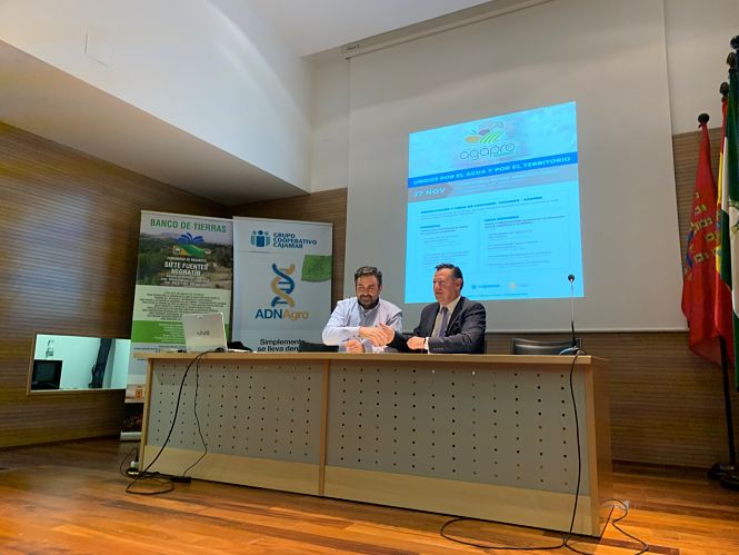 Firma del convenio de colaboración Agapro – Cajamar (AGAPRO)