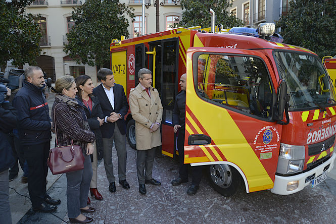 Presentación de los nuevos vehículos de bomberos (JAVIER ALGARRA) 
