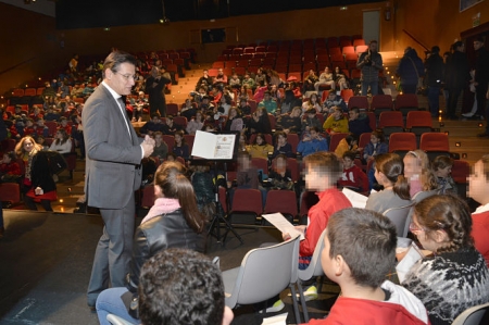 Luis salvador ha celebrado el Dia de la constitución con escolares granadinos (JAVIER ALGARRA)