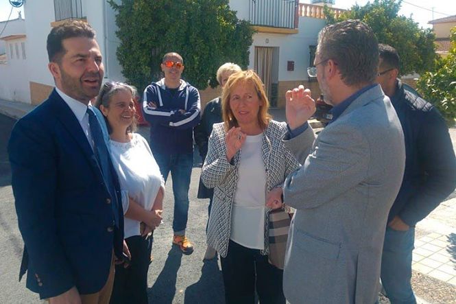 El presidente del Consorcio, Noel López, en una imagen de archivo junto a la alcaldesa de Láchar, Nieves López (AGUASVIRA) 