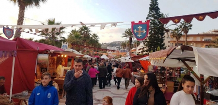 Gran ambiente en el Mercadillo Medieval (AYTO. ALMUÑÉCAR) 