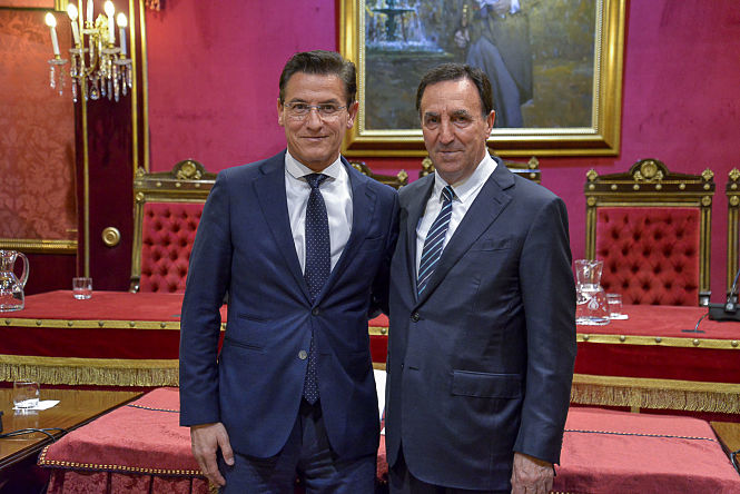 Javier de Teresa junto al alcalde de Granada, Luis Salvador (JAVIER ALGARRA)
