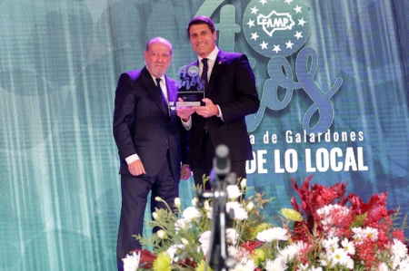 Pedro Fernández ha recogido el galardón (DIPUTACIÓN) Pedro Fernández ha recogido el galardón (DIPUTACIÓN)