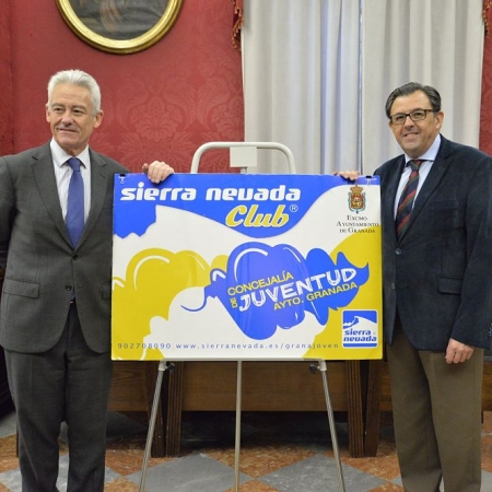 Presentación de los forfaits para jovenes (JAVIER ALGARRA)