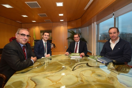 José Entrena se ha reunido con representantes de Laboratorios Rovi (R. MARTÍNEZ / DIPGRA)