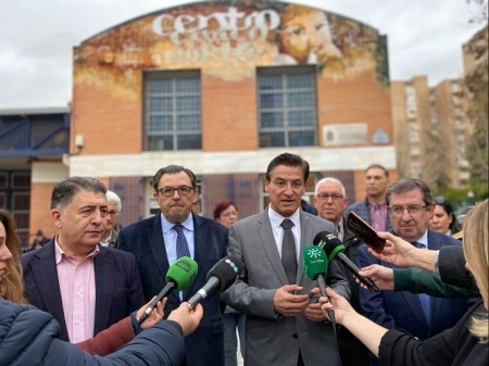 El Alcalde junto al defensor del Ciudadano en una visita a la zona norte (JAVIER ALGARRA)