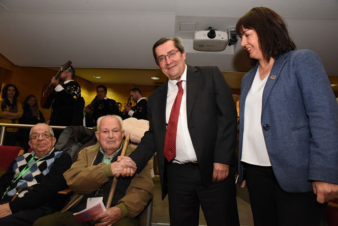 José Entrena con los amyores (R. MARTÍNEZ / DIPGRA)