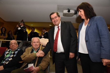 José Entrena con los amyores (R. MARTÍNEZ / DIPGRA)