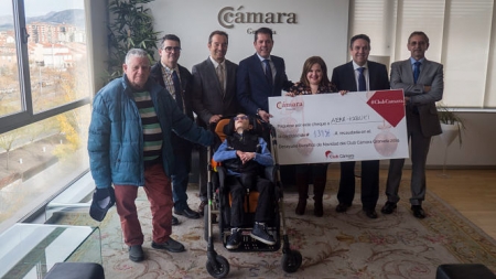 Entrega del donativo a la Asociación (CÁMARA GRANADA) 
