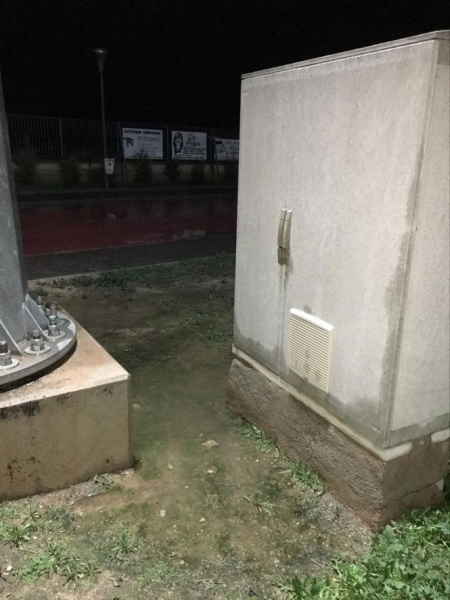 Imagen de la situación de las cajas de luces del campo de futbol de Santa Fe (PP) 