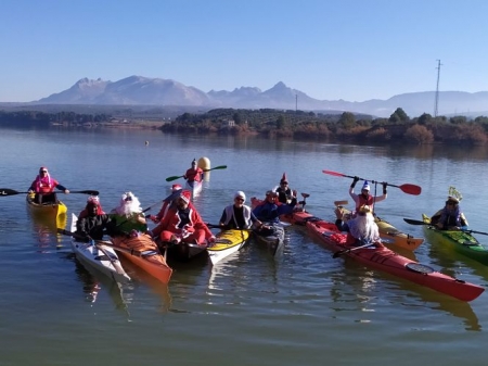 Los Reyes Magos durante la cabalgata en Kayak (AYTO. VEGAS DEL GENIL) 
