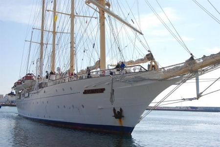 Crucero de lujo atracado en el Puerto de Motril (AUTORIDAD PORTUARIA DE MOTRIL) 