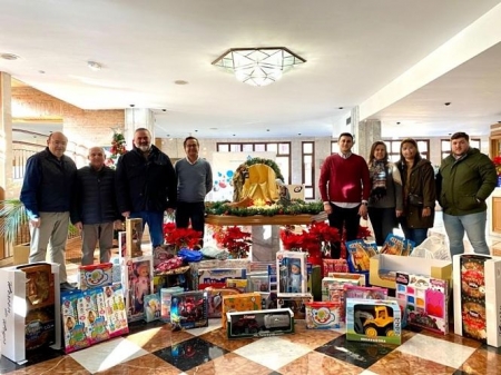 Momento de la entrega de los juguetes (PP) 