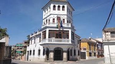Fachada del Ayuntamiento de Pinos Puente (PP) 
