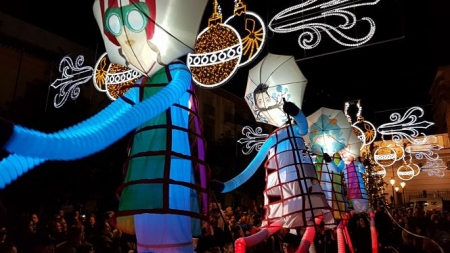 Pasacalles navideño en Motril (AYTO. MOTRIL) Pasacalles navideño en Motril (AYTO. MOTRIL)