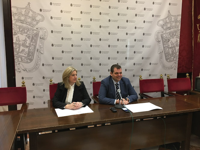 Onofre Miralles y Beatriz Sánchez en rueda de prensa (VOX) 