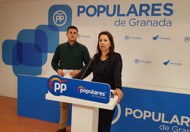 Ana Vanessa García y Rafael Caracuel en rueda de prensa (PP) 