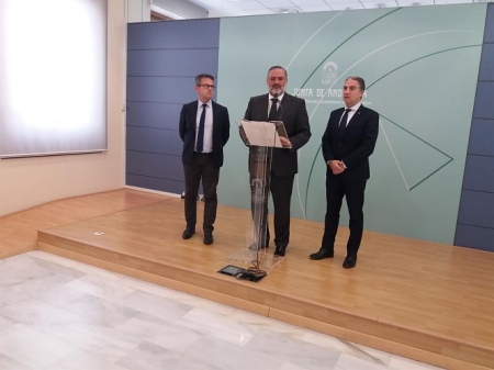 El delegado del Gobierno andaluz, Pablo García, en una imagen de archivo, con Elías Bendodo (EUROPA PRESS) 