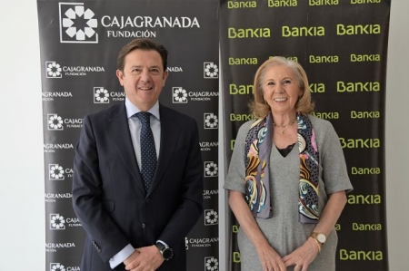 El director corporativo de la Territorial de Bankia en Andalucía, Joaquín Holgado, y la presidenta de CajaGranada Fundación, María Elena Martín-Vivaldi (CAJAGRANADA FUNDACIÓN)