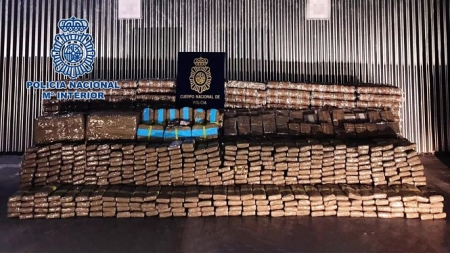 Hachis incautado (POLICIA NACIONAL) Hachis incautado (POLICIA NACIONAL)