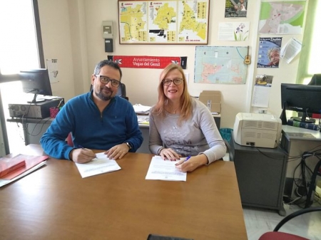 Momento de la firma del convenio (AYTO. VEGAS DEL GENIL) Momento de la firma del convenio (AYTO. VEGAS DEL GENIL)