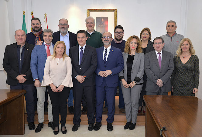 Luis Salvador se ha reunido con el equipo de gobierno del Ayuntamiento de Albolote (JAVIER ALGARRA) 