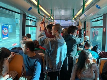 Usuarios en el Metro de Granada (JUNTA)  