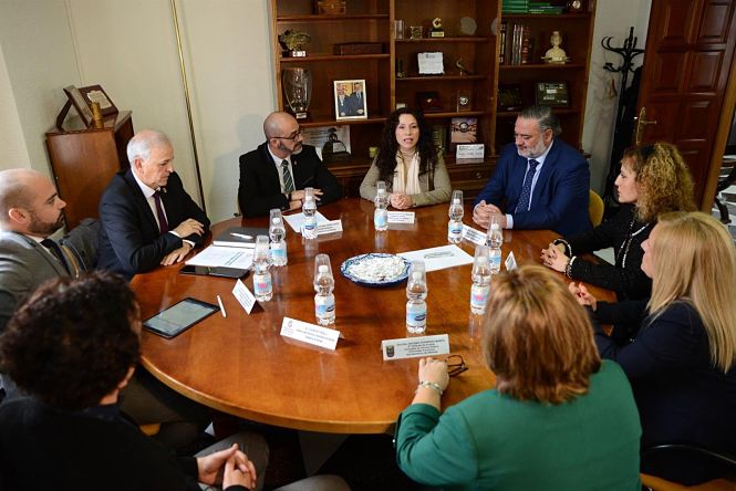 Visita de la consejera de Igualdad, Rocío Ruiz, a Albolote (JUNTA)