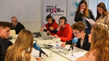Jóvenes participantes del año pasado en un taller de radio (ARCHIDIÓCESIS)