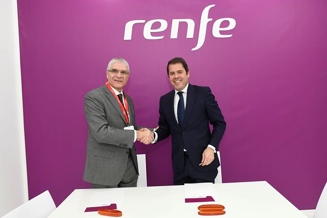 Imagen tras la firma del convenio (RENFE)