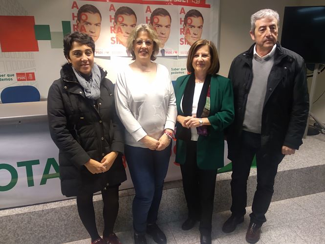 María José Sánchez Rubio con miembros del PSOE accitano (PSOE) 