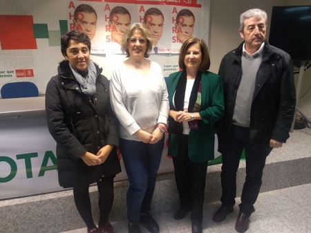 María José Sánchez Rubio con miembros del PSOE accitano (PSOE) María José Sánchez Rubio con miembros del PSOE accitano (PSOE)