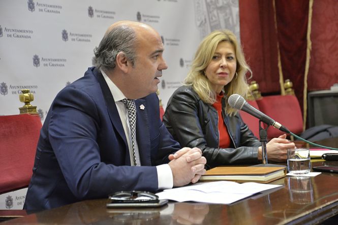 Pepa Rubia y Antonio lasso han explicado la iniciativa (JAVIER ALGARRA)