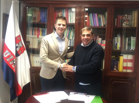 Carlos Álvarez Navas-Parejo, presidente Club de Marketing Granada y Federico A. Castillo Blanco, secretario general de la Unión Iberoamericana de Municipalistas (CLUB MARKETING GRANADA) 