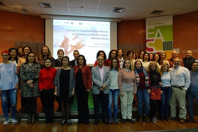 Foto de familia con profesionales de los Centros integrados en BPSO junto a la Viceconsejera de Salud y Familias, la directora gerente de la EASP y la coordinadora BPSO-España en el Instituto de Salud Carlos III (EASP)
