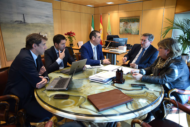 Imagen de la reunión entre Diputación y Telefónica (J. GROSSO / DIPGRA)