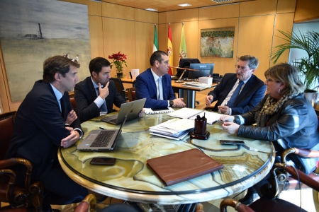 Imagen de la reunión entre Diputación y Telefónica (J. GROSSO / DIPGRA)