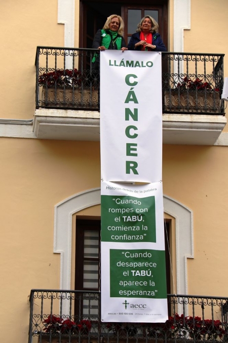 Pancarta desplegada en el Ayuntamiento de Almuñécar (AYTO. ALMUÑÉCAR)